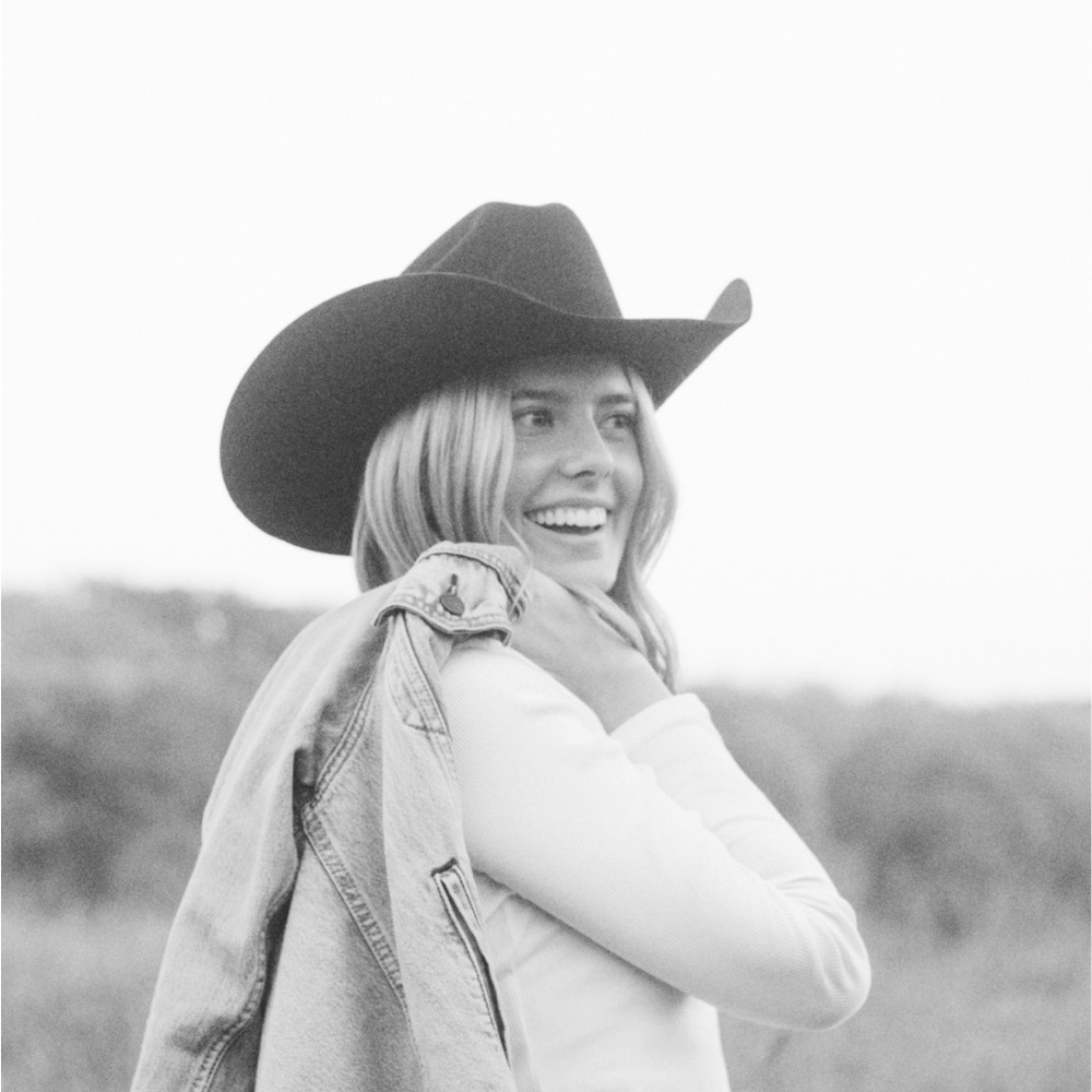 Meet your Posher, Olivia